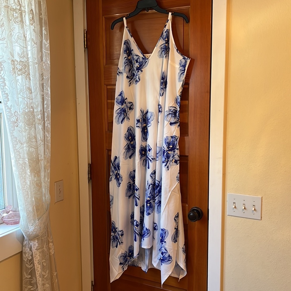 Beautiful NEW XL Floral Maxi Dress